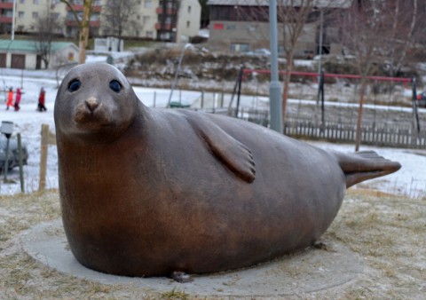 Krokodronten med Vänner