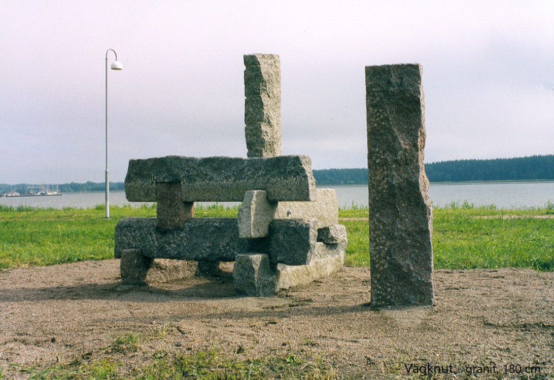 <h1><a href='/medlemmar/anne-charlotte-dahl'>Anne-Charlotte Dahl</a></h1><h4>Vägknut - granit, höjd 180 cm</h4>