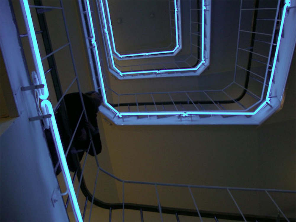 <h1><a href='/medlemmar/marianne-jonsson'>Marianne Jonsson</a></h1><h4>Konstn&auml;rlig gestaltning Karolinska Sjukhuset, Solna.<br />
<br />
Neonslingan f&ouml;ljer trappans form i fem plan och bildar en spiral som h&auml;nger fritt mellan golv och tak.<br /></h4>