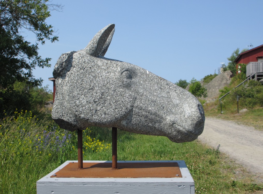 <h1><a href='/medlemmar/ole-drebold'>Ole Drebold</a></h1><h4>Hästhuvud, porfyr, 60x30cm, höjd 60cm</h4>